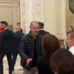 video cancelaria premierului a facut o comisie pentru cercetarea disciplinara a ofiterului de presa care a impins jurnalisti in parlament 6928a80510aab