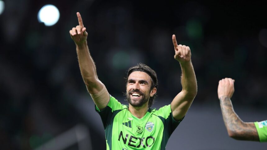 video compagno s a mandrit cu trofeul sau cel mai de pret fostul star al fcsb ului in culmea fericirii 6909c8d0d7f97