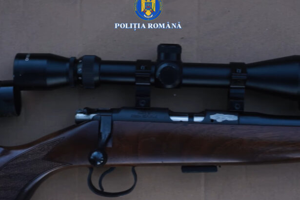 video doi barbati retinuti pentru contrabanda cu arme mai sezonul cadourilor e frumos dar surprizele din colete devin tot mai creative 692210f99d72f