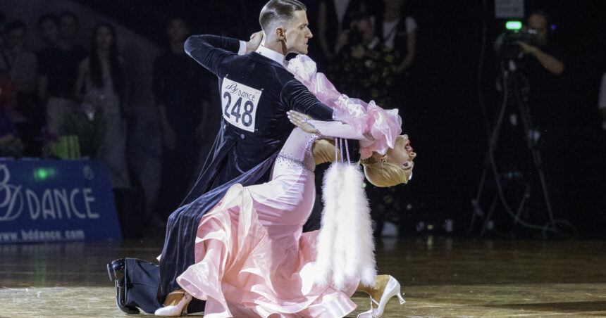 video doi romani campioni mondiali la dan sportiv rares cojoc si andreea emilia matei au castigat transylvanian grand prix 69085b444d99a