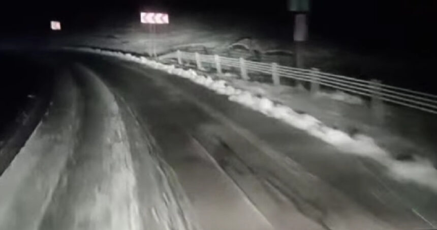 video drumarii intervin in zonele montane pentru curatarea soselelor la altitudini mari ninge 691d759d57b02