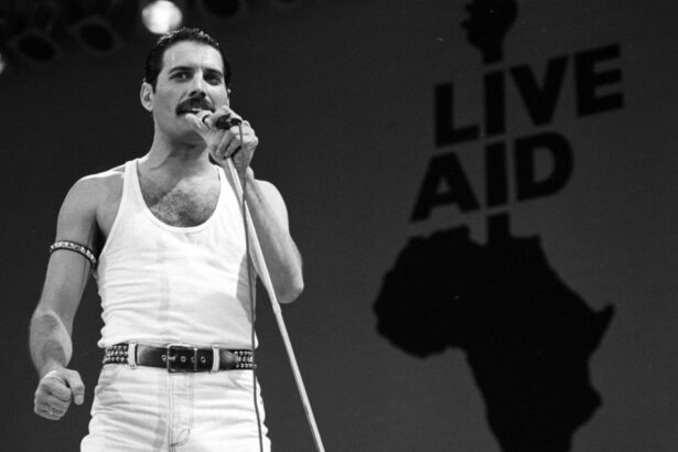 video freddie mercury celebrat pe o moneda unica royal mint marcheaza 40 de ani de la concertul live aid 691cc6fd89383