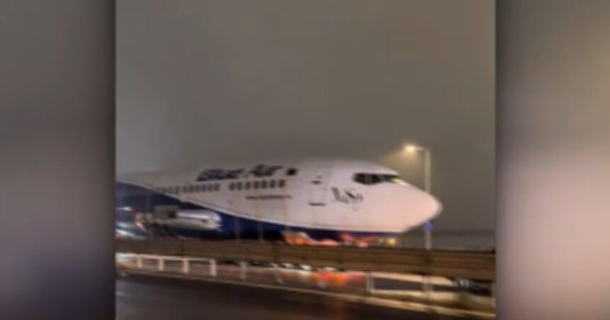 video imagini cu un avion pe strazile de langa capitala au starnit un val de conspiratii pe tiktok cazul asta o sa se musamalizeze 100 6911f872c8ccd