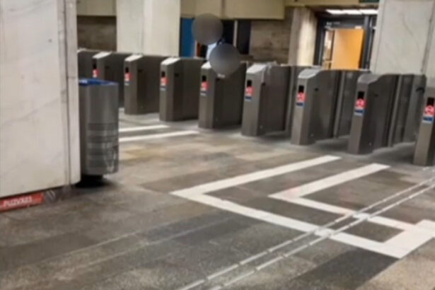 video incident violent la metrou un paznic a fost lovit cu pumnul de un calator politia s a autosesizat dupa ce imaginile au ajuns online 690a0c0060f6b