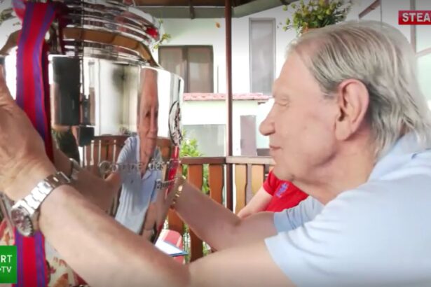 video momentul emotionat in care emerich ienei a sarutat cupa campionilor europeni dupa 35 de ani cuvintele marcante ale legendarului antrenor 690b2f45c0267