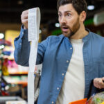 video nu mai cumparam ca n avem cu ce romanii strang cureaua din cauza scumpirilor cheltuie mai putin ce taie de pe lista 691415962a809