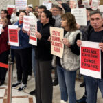 video protest al angajatilor din parlament nemultumiti de taierile de salarii ministrul dezvoltarii ii asigura ca nu vor fi afectati 691c868d44ae9