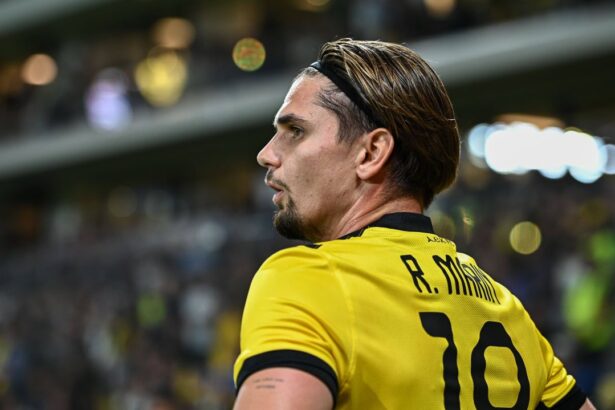 video razvan marin si aek atena meci jenant pe teren propriu in conference league 690daf21a85a2