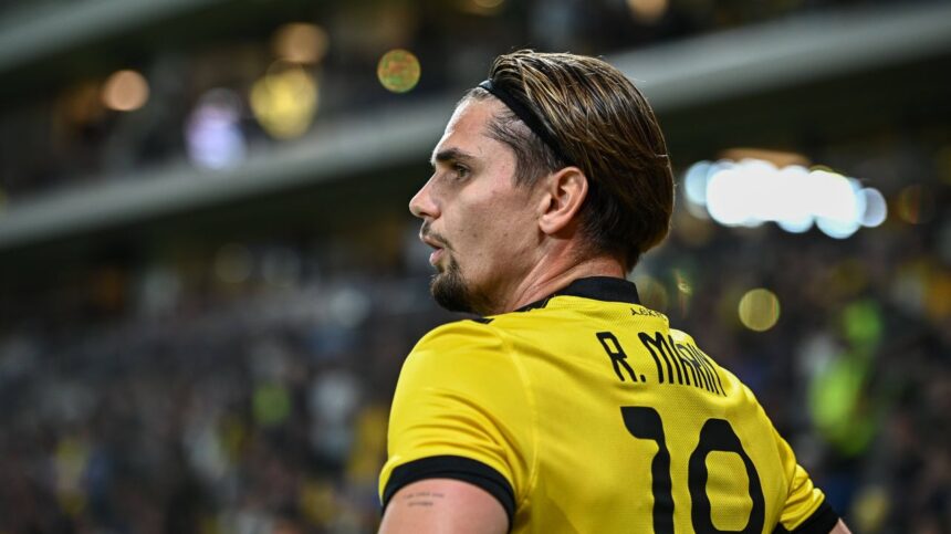 video razvan marin si aek atena meci jenant pe teren propriu in conference league 690daf21a85a2