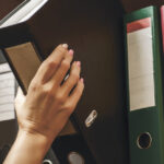 video romania nota 3 la digitalizare in ue primariile aloca sume uriase pentru dosare cu sina plicuri si hartie edilii dau vina pe guvern 692aa9b19caff