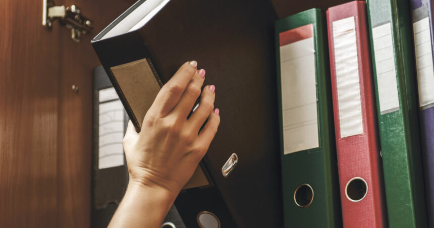 video romania nota 3 la digitalizare in ue primariile aloca sume uriase pentru dosare cu sina plicuri si hartie edilii dau vina pe guvern 692aa9b19caff