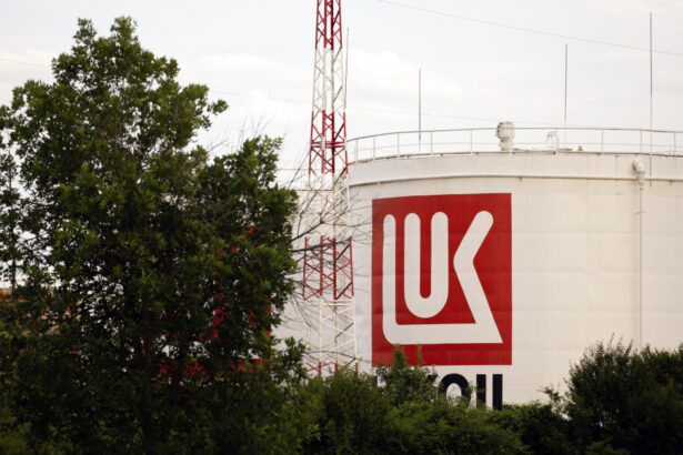 video sanctiunile sua pentru lukoil romania vrea o amanare potrivit politico aprovizionarea republicii moldova ar putea fi afectata 6910211b04c62