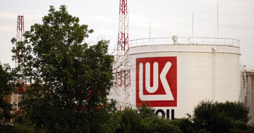 video sanctiunile sua pentru lukoil romania vrea o amanare potrivit politico aprovizionarea republicii moldova ar putea fi afectata 6910211b04c62