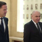 video secretarul general al nato a ajuns la guvern mark rutte a fost primit de premierul ilie bolojan 690b681c1893e