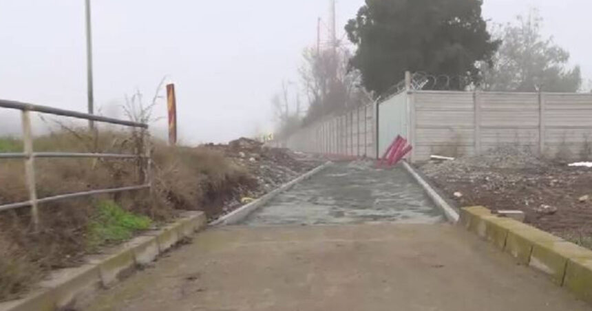 video trotuar intre 2 mai si vama veche construit abia dupa doi ani de la accidentul provocat de vlad pascu vedeam multa lume pe carosabil 692035ee41dab