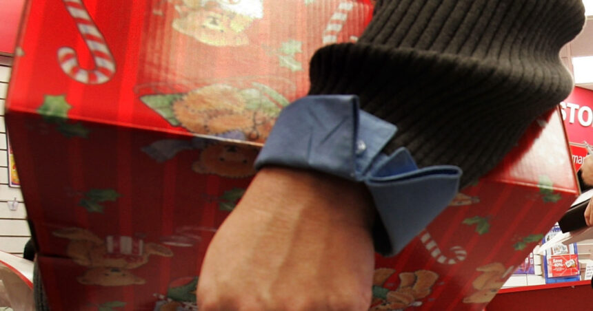 video un craciun mai scump bugetul pentru cadouri drastic subtiat de scumpiri cand sunt dispusi romanii sa cheltuiasca de sarbatori 692bed3f75c26