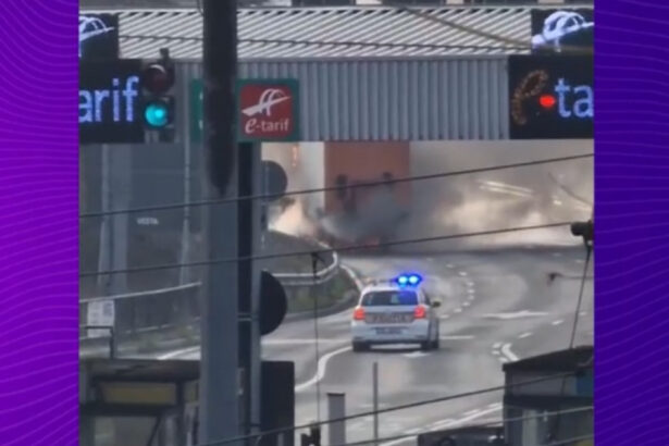 video un tir a luat foc in mers langa statia de taxare de la fetesti traficul pe autostrada soarelui sensul spre bucuresti este blocat 692806531ef98