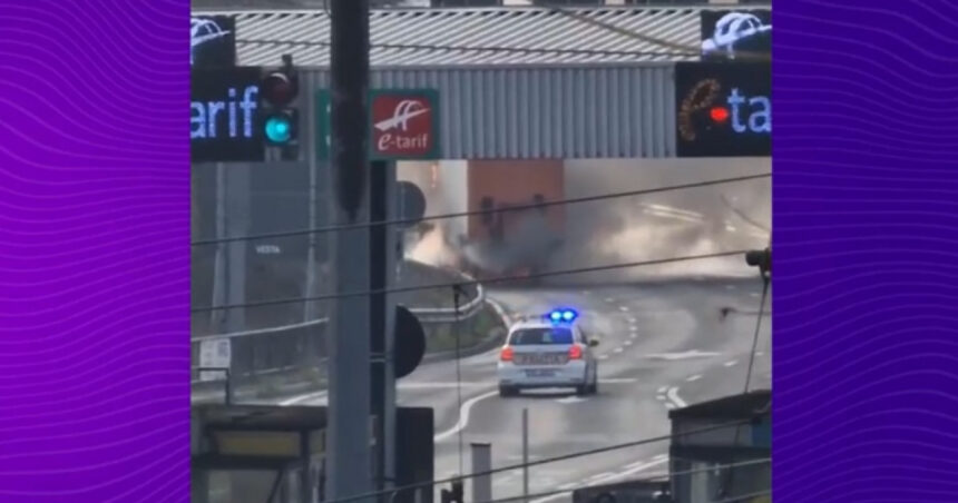 video un tir a luat foc in mers langa statia de taxare de la fetesti traficul pe autostrada soarelui sensul spre bucuresti este blocat 692806531ef98