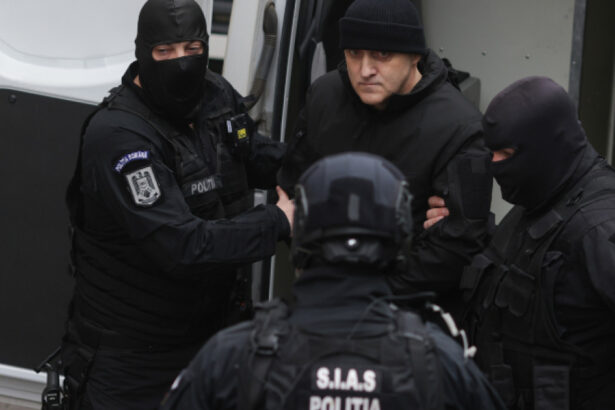 videofoto horatiu potra fiul si nepotul sau raman in arest preventiv pentru 30 de zile judecatorii au confirmat mandatele celor trei 692056045e586