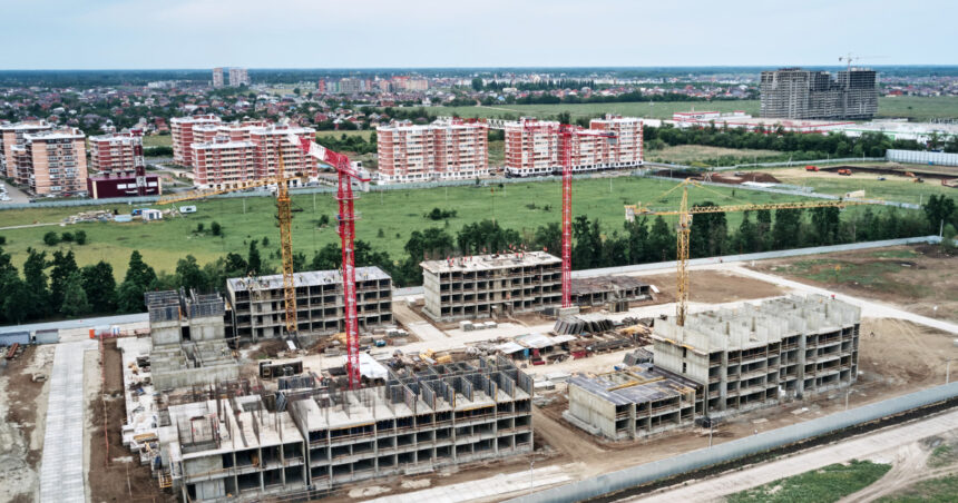 volumul lucrarilor de constructii a crescut cu 9 in 2025 se repara mult dar proiectele noi stagneaza si preturile locuintelor urca 691f08bc54390