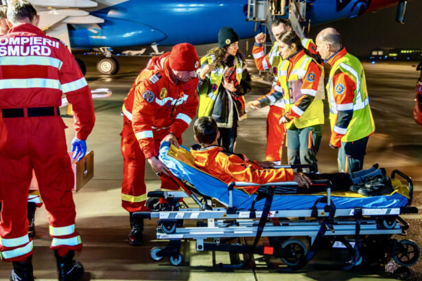 8 pacienti palestinieni din fasia gaza au fost adusi la bucuresti cu un avion militar 6 dintre ei au fost transferati in alte tari ue 693817fddeb97