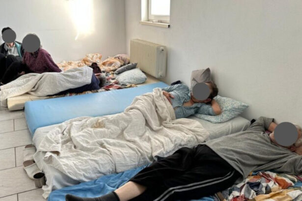 anpis a facut o sesizare penala dupa ce 90 de batrani au fost gasiti locuind in conditii inumane la un centru din timis 693af9e886fb6