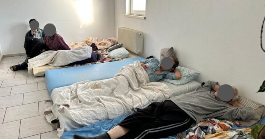 anpis a facut o sesizare penala dupa ce 90 de batrani au fost gasiti locuind in conditii inumane la un centru din timis 693af9e886fb6