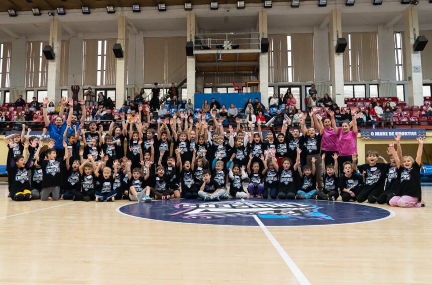 antrenament cu zeci de copii cu ocazia lansarii clubului de baschet cruisers constanta 69408a747920a