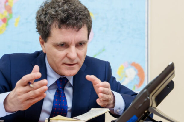 cand crede nicusor dan ca se va termina razboiul din ucraina altfel rusia va veni permanent cu pretexte 693f11fb05505