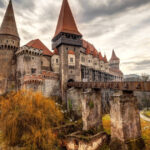 caseta metalica cu documente descoperita sub talpa cavalerului de pe acoperisul castelului corvinilor ce ascundea aceasta 694db1eede4f6