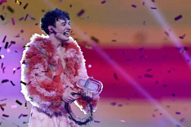castigatorul eurovision 2024 returneaza trofeul pentru a protesta impotriva includerii israelului in concurs ceva e profund gresit 693c8409bf07e