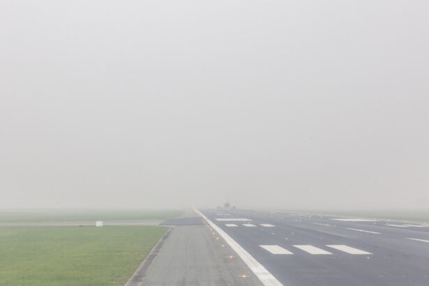 ceata da peste cap traficul aerian la iasi doua zboruri au fost redirectionate catre bacau 6945a9094b6df
