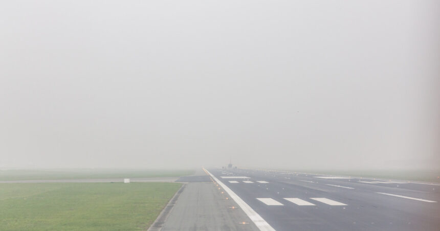 ceata da peste cap traficul aerian la iasi doua zboruri au fost redirectionate catre bacau 6945a9094b6df