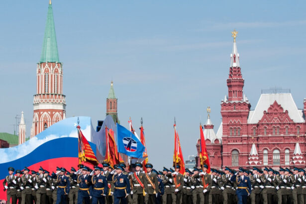 cheltuielile militare ale rusiei au atins un nou record bugetul e de patru ori mai mare ca in 2021 anul premergator razboiului 693aec0b288cf