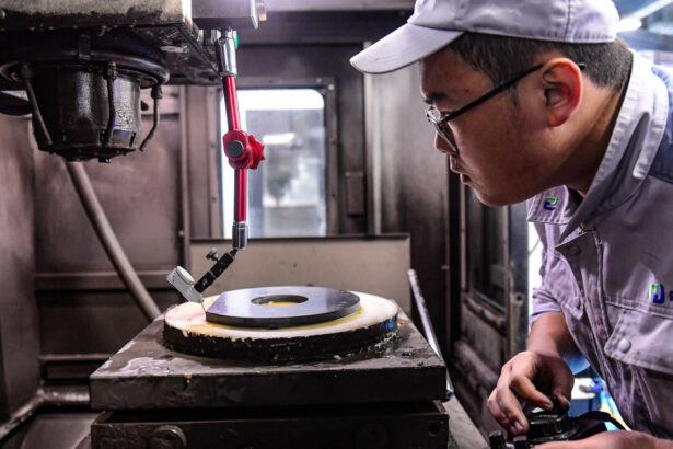 china schimba regulile in industria cipurilor cum sunt scosi din joc furnizorii de tehnologie straini reuters 6954f56e416f7