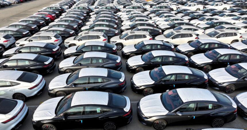 china umple lumea cu masini pe benzina pe care nu le poate vinde acasa exporturi uriase ajung in europa de est si africa reuters 692e9e0169ad4