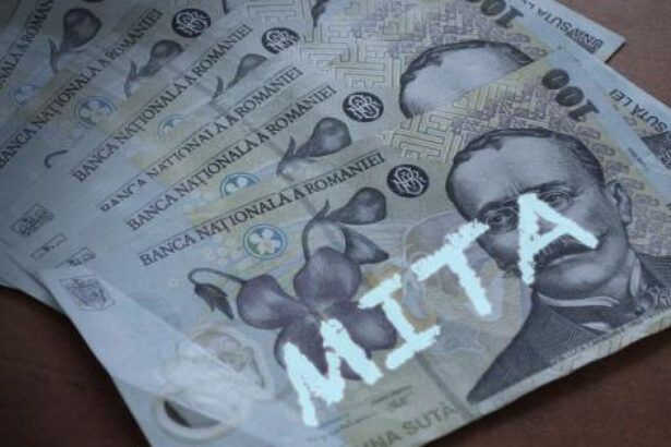 comisar sef de politie prins in flagrant cand primea 10 000 de lei mita in parcarea unui fast food din giurgiu 6933504f0fb91