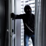 constanta ca in filme recidivistul care a spart casa sefului de la mediu implicat in atacul asupra unui dealer de etnobotanice 693250dc741ff