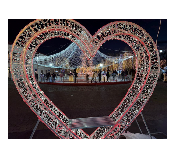 contract de cateva zeci de mii de euro atribuit de primaria cernavoda unei vechi colaboratoare pentru iluminatul festiv de sarbatori in oras 693a61bd8e931