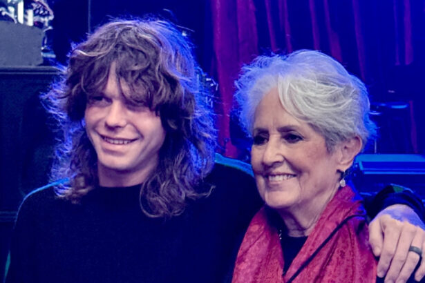 cum se numeste ultima melodie inregistrata de joan baez artista s a intors in studio revoltata de politicile lui trump 6934a8c100a92