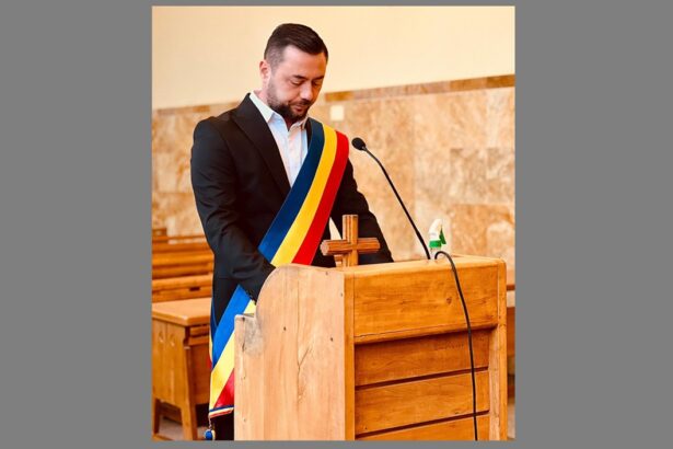 daniel emilian mantea a depus juramantul de primar al comunei lumina astazi de ziua sa de nastere privesc acest moment ca pe un prag de responsabilitate si maturitate 69491a9a69ae9