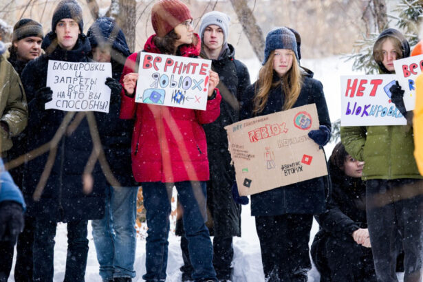demonstratie rara de nemultumire publica intr un oras din rusia proteste fata de interzicerea platformei de jocuri roblox 693f11fb5a68f