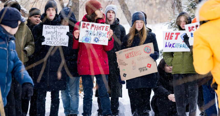 demonstratie rara de nemultumire publica intr un oras din rusia proteste fata de interzicerea platformei de jocuri roblox 693f11fb5a68f