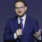 dominic fritz a acuzat jocuri tactice la ccr si a cerut reforma curtii constitutionale exista procedura incetarii mandatului 69528760526b8