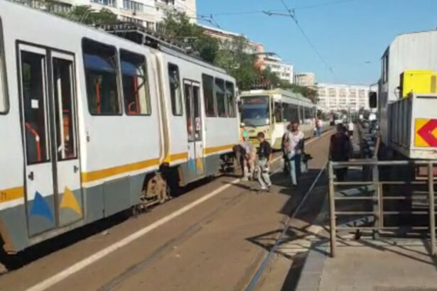 doua tramvaie s au ciocnit in bucuresti un copil a ajuns la spital 692dcebd15d8a