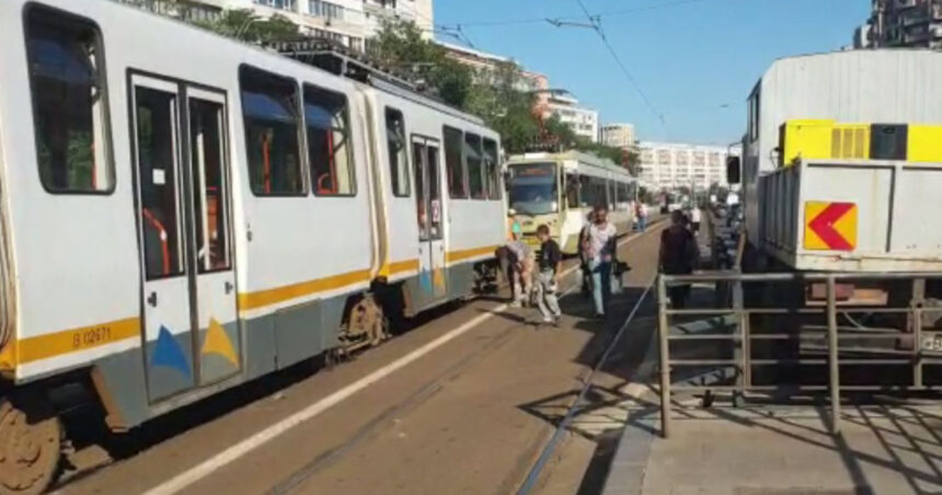 doua tramvaie s au ciocnit in bucuresti un copil a ajuns la spital 692dcebd15d8a