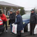 foto 350 de varstnici cu venituri mici au primit pachete din partea primariei si consiliului local cumpana 694ac04b495d2