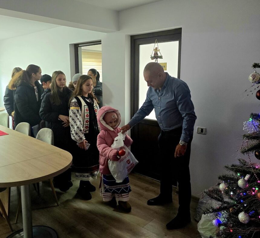foto colindatorii au adus bucuria craciunului la primaria corbu 694d0edabe29d