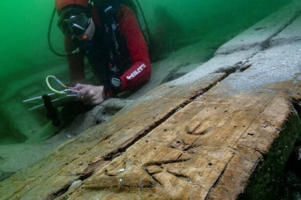 foto epava unei ambarcatiuni de lux vechi de 2 000 de ani descoperita de scafandri arheologi in golful din alexandria egipt 693ee05ab020e