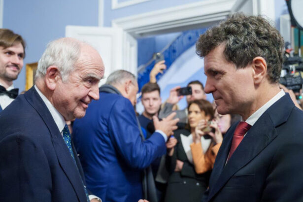 foto nicusor dan intalnire la londra cu fiul lui ion ratiu un reper de implicare civica pentru romania 694fc8178ee29